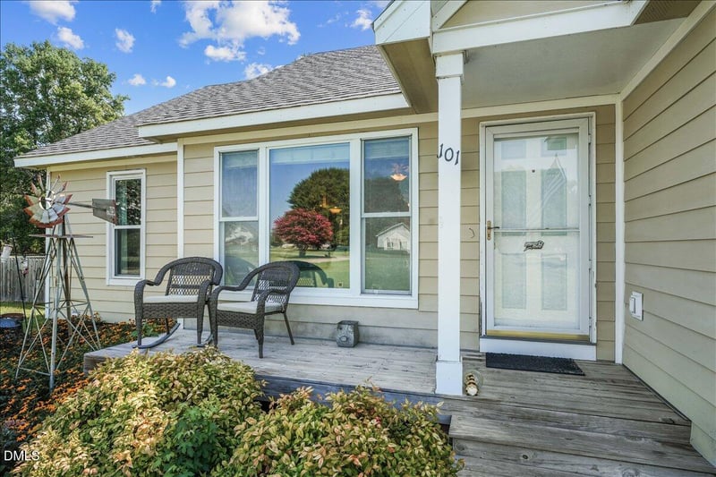 101 Wexford Dr, Fuquay Varina, NC 27526
