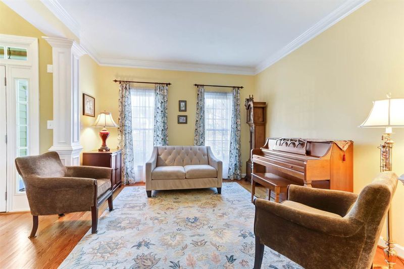 101 Whispering Oak Ct, Chapel Hill, NC 27516