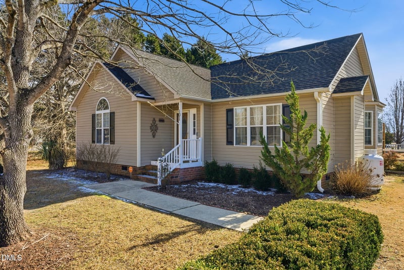 101 White Water Ct, Benson, NC 27504