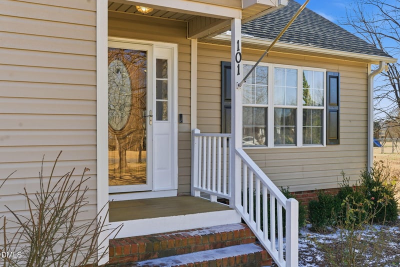 101 White Water Ct, Benson, NC 27504