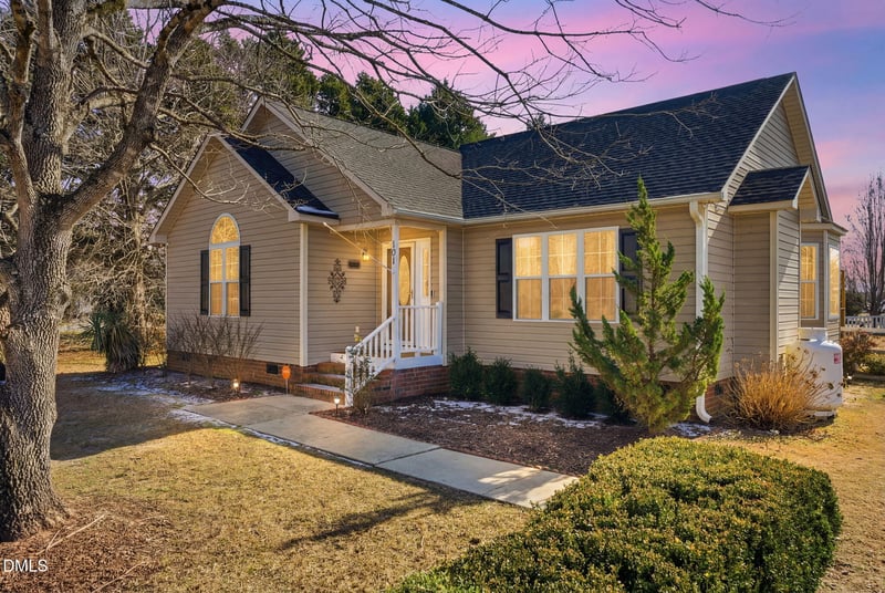 101 White Water Ct, Benson, NC 27504