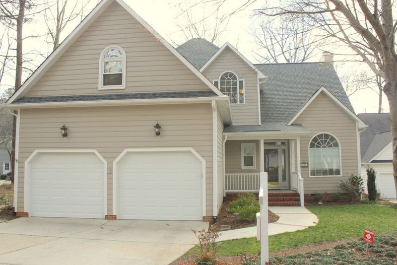 101 Windrock Ln, Cary, NC 27518