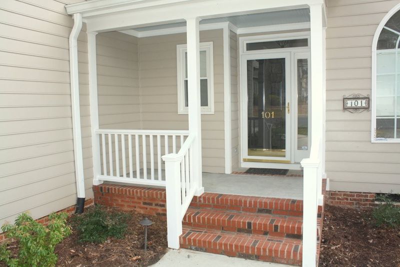 101 Windrock Ln, Cary, NC 27518