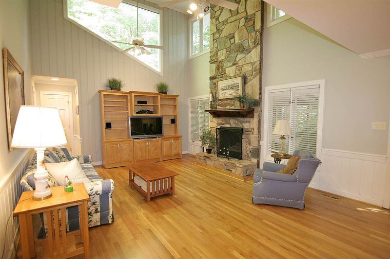 101 Winterbrook Ct, Cary, NC 27518