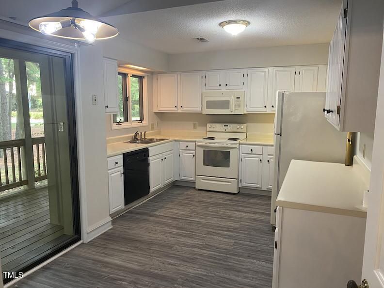 101 Woodbridge Ln, Chapel Hill, NC 27514