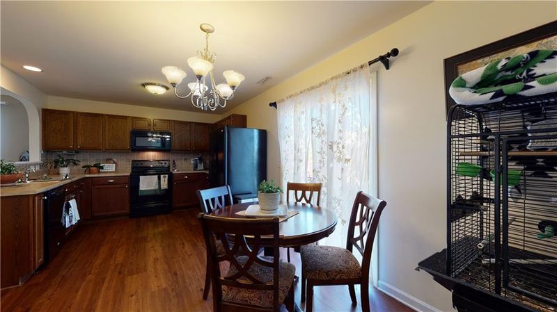 1010 Collington Dr, Mebane, NC 27302