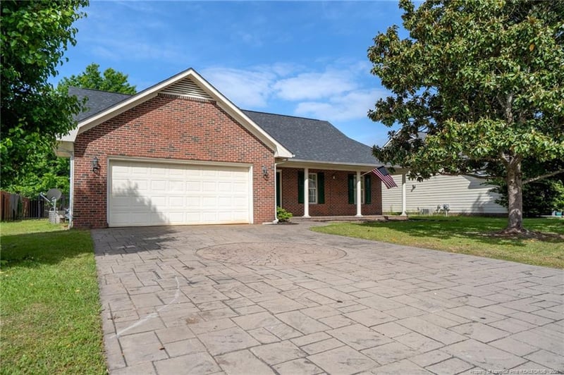 1010 Kenan Dr, Hope Mills, NC 28348