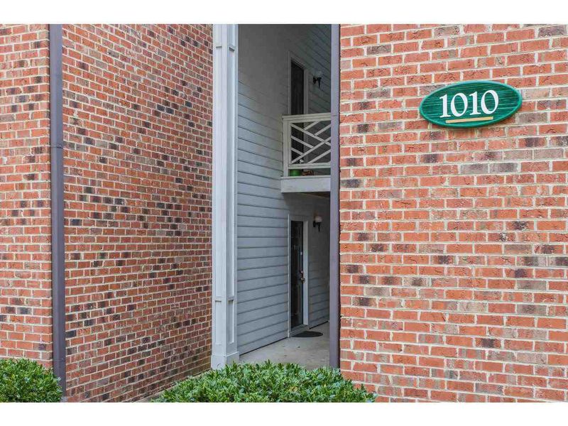 1010 Kingswood Dr #C, Chapel Hill, NC 27517