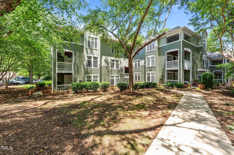 1010 Nicholwood Dr #301, Raleigh, NC 27605