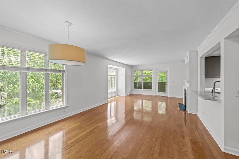 1010 Nicholwood Dr #301, Raleigh, NC 27605