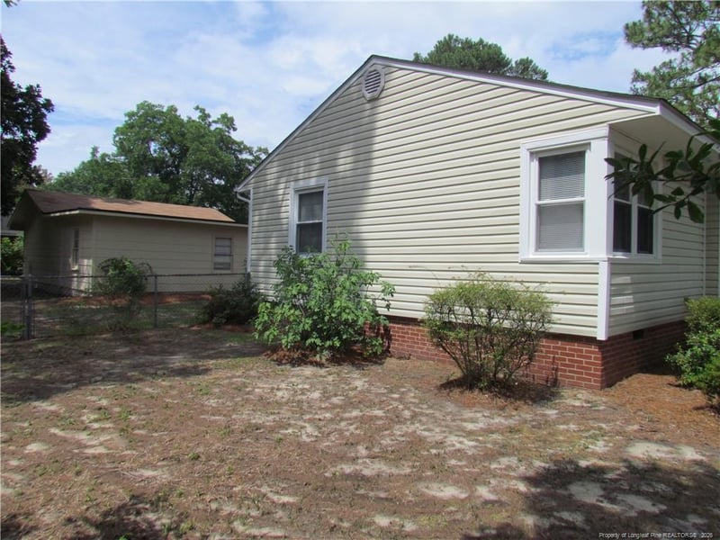 1010 Sandalwood Dr, Fayetteville, NC 28304