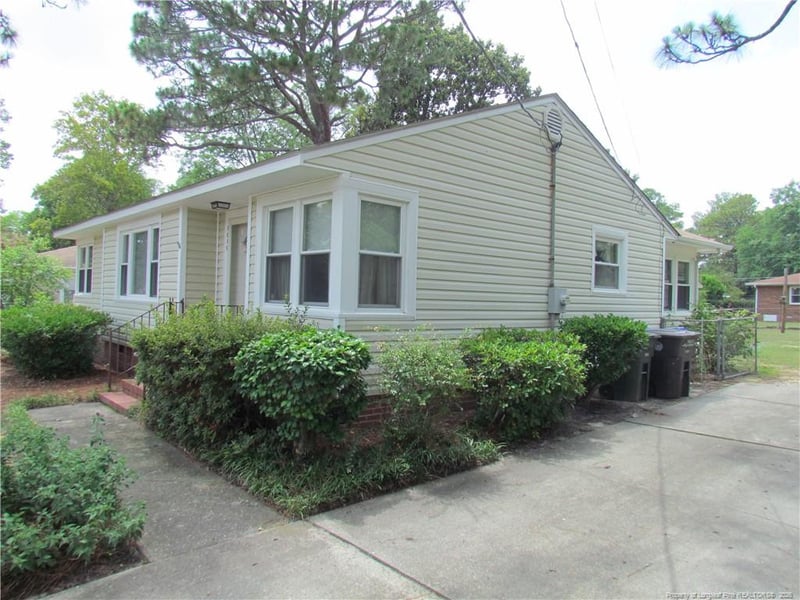 1010 Sandalwood Dr, Fayetteville, NC 28304