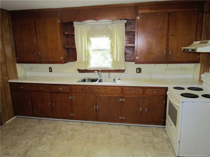 1010 Sandalwood Dr, Fayetteville, NC 28304