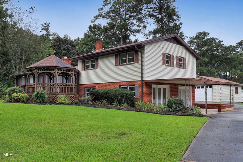 1010 E Woodcrest Dr, Raleigh, NC 27603