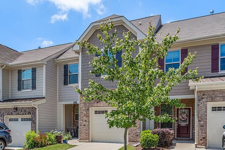 10109 Raven Tree Dr, Raleigh, NC 27617