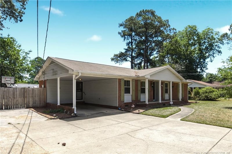 1011 Bingham Dr, Fayetteville, NC 28304