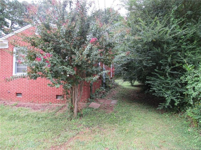 1011 Hall St, Sanford, NC 27330