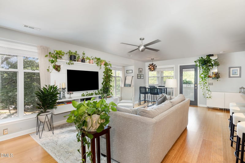 1011 Nicholwood Dr #301, Raleigh, NC 27605