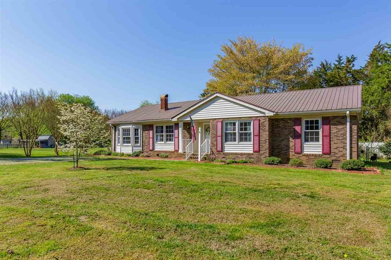1011 Pineknoll Dr, Liberty, NC 27298