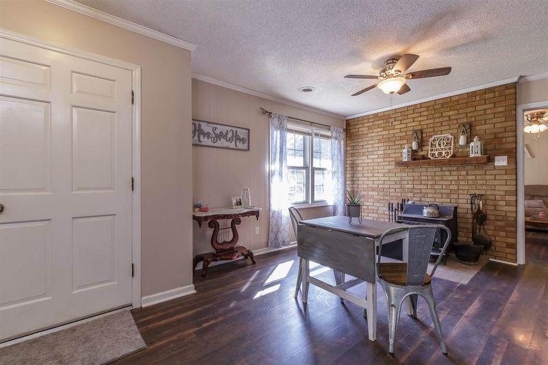 1011 Pineknoll Dr, Liberty, NC 27298