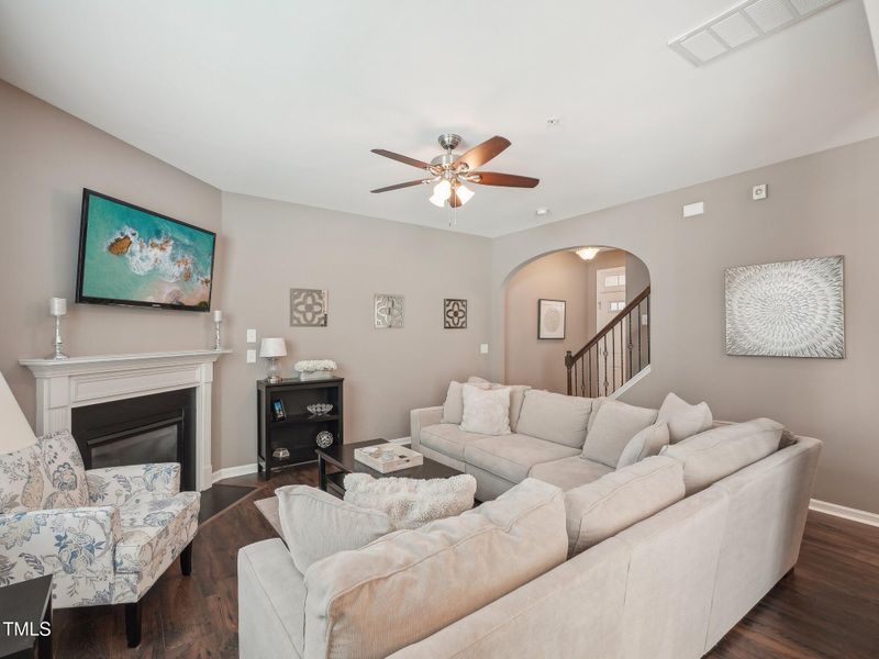 10112 Knotty Pine Ln, Raleigh, NC 27617