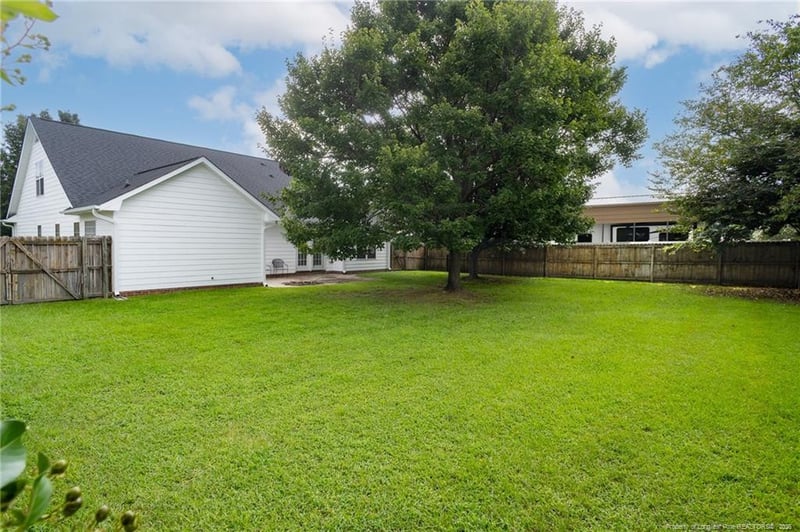 1012 Greenhouse Dr, Hope Mills, NC 28348