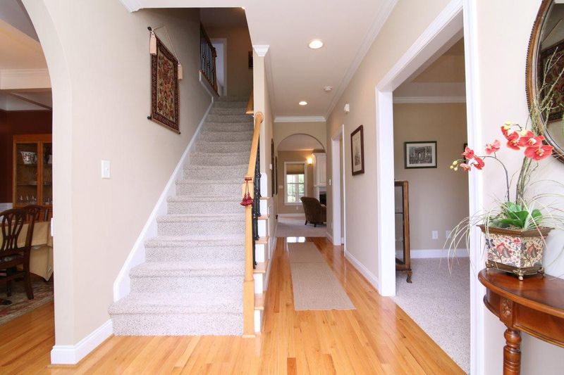 1012 Newburgh Cir, Raleigh, NC 27603