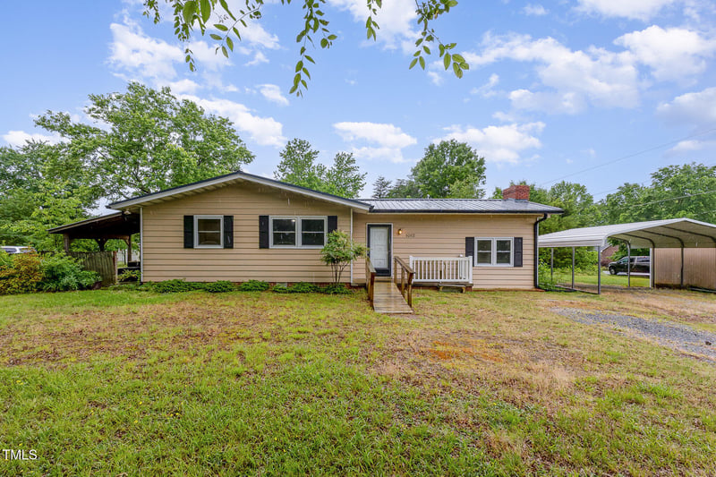 1012 Roxboro St, Haw River, NC 27258