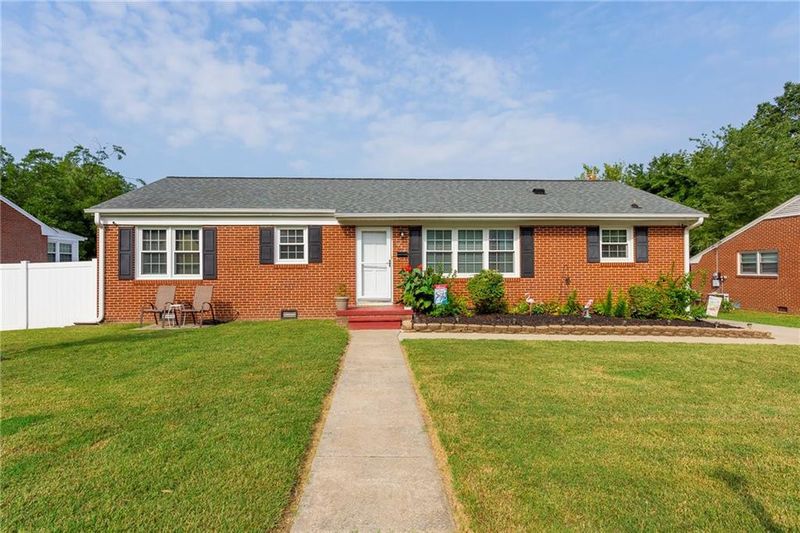 1012 Sherwood Dr, Burlington, NC 27215