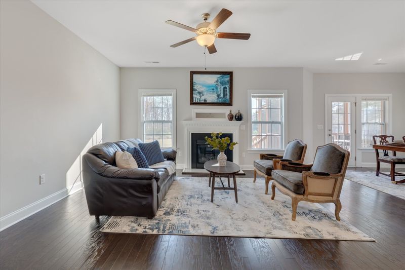 1012 Summer Meadow Dr, Fuquay Varina, NC 27526