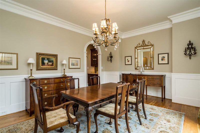 1012 Venetian Ct, Cary, NC 27518