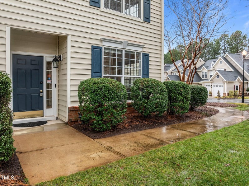 10121 Mizner Ln, Raleigh, NC 27617