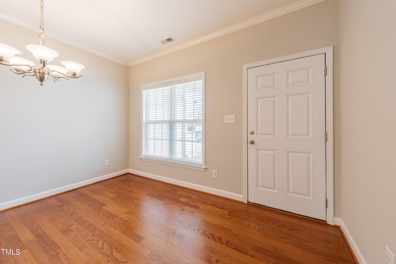 10122 Bessborough Dr, Raleigh, NC 27617