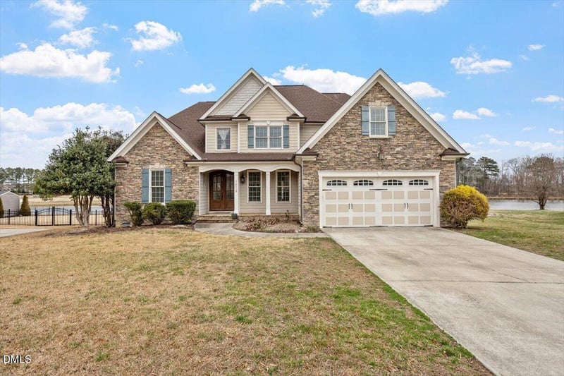 1013 Black River Dr, Zebulon, NC 27597
