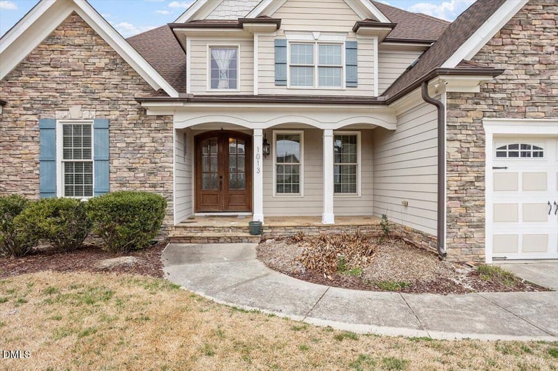 1013 Black River Dr, Zebulon, NC 27597