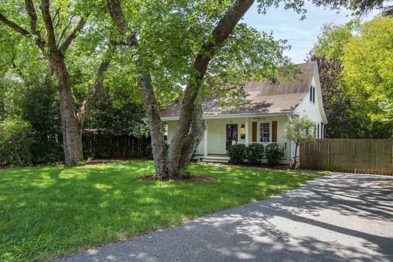 1013 Brookside Dr, Raleigh, NC 27604