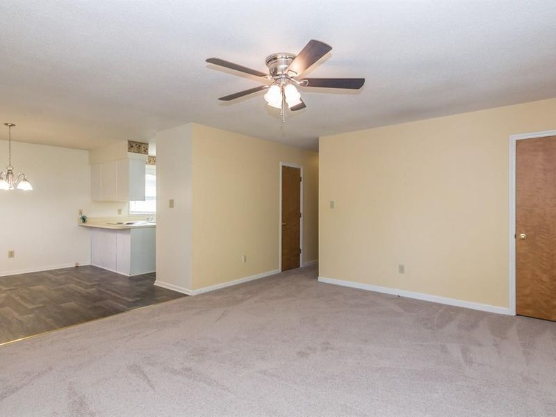 1013 N Carr St, Mebane, NC 27302