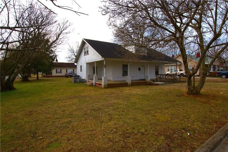1013 Fair St, Burlington, NC 27217