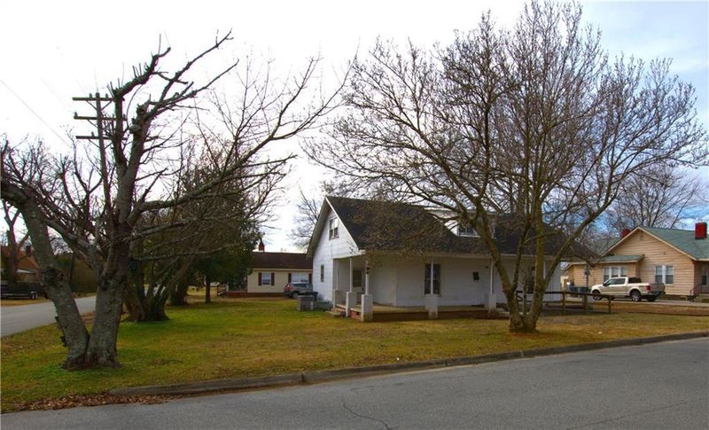 1013 Fair St, Burlington, NC 27217