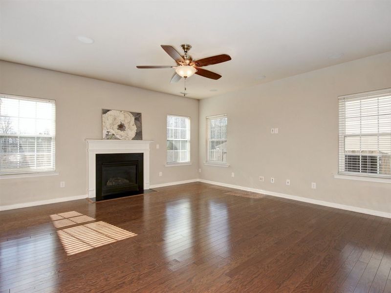 1013 Harvest Point Dr, Fuquay Varina, NC 27526