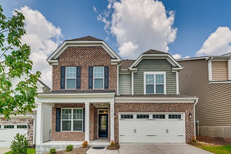 1013 Meadow Pond Dr, Durham, NC 27703