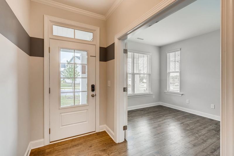 1013 Meadow Pond Dr, Durham, NC 27703