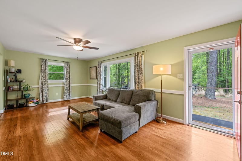 1013 Meadowbrook Dr, Garner, NC 27529