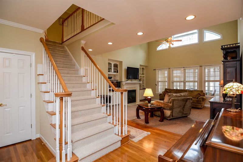 1013 Neuse Ridge Dr, Clayton, NC 27527