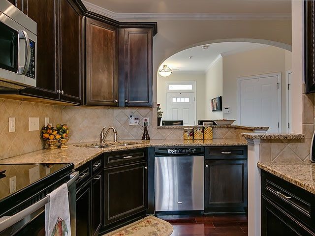 10130 Lynnberry Pl, Raleigh, NC 27617