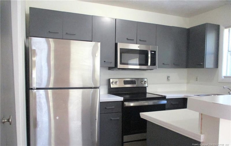 1014 Brookhollow Dr #4, Fayetteville, NC 28314