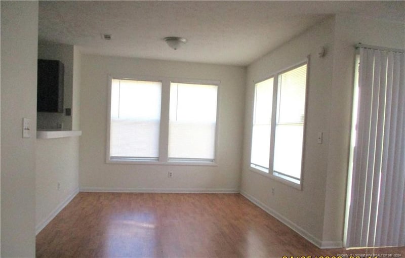 1014 Brookhollow Dr #4, Fayetteville, NC 28314