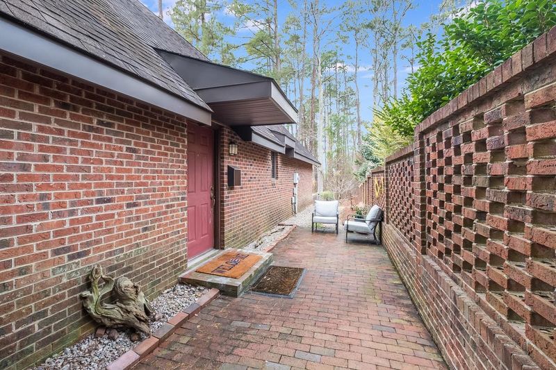 1014 Pond St, Cary, NC 27511