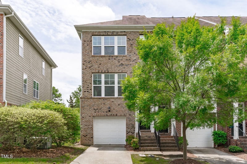 1014 Summerhouse Rd, Cary, NC 27519