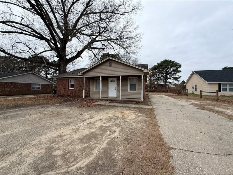 1015 Abrams St, Fayetteville, NC 28311